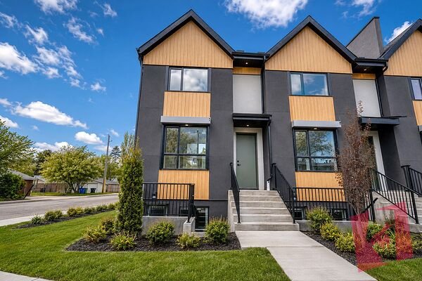 BRAND NEW TOWNHOME | NEVER LIVED IN | MODERN DESIGN photo 2