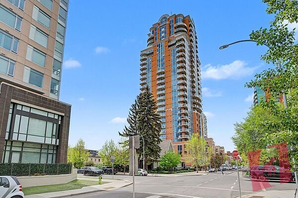 Luxurious 2 bedroom Condo with city views