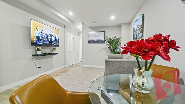 Furnished 1 Bedroom Basement - Short or Long Term