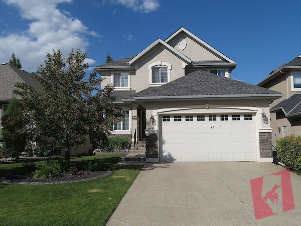 Cozy Family 3 Bdrs + Den & 3.5 Bths Home with Walkout Basement! Great Location!