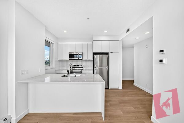 1 BED+DEN, 2 BATH AT EAST HILLS!