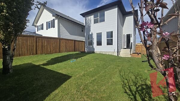 Arbour Lake 4 Bedroom Updated Home photo 2