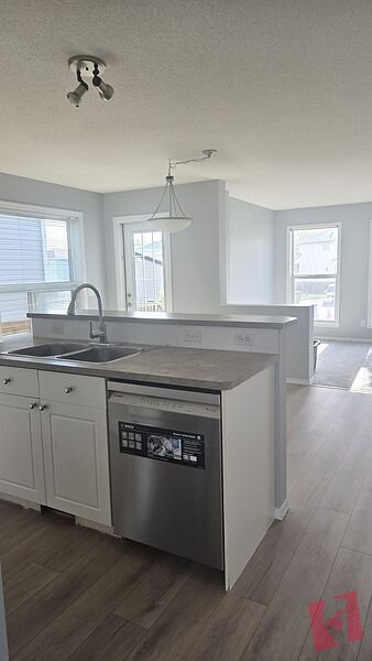 Arbour Lake 4 Bedroom Updated Home photo 3