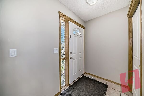 1650 sq ft 2-Storey Home|3 BED 2.5 BATH |Double Garage| Back onto Green Space photo 2