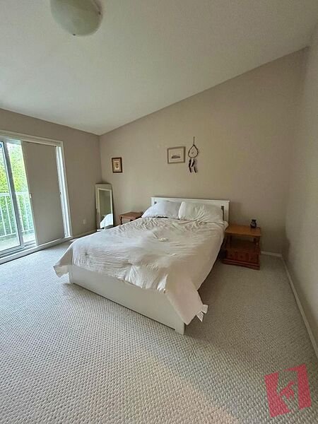 Spacious 3 Bedroom Duplex in Highwood photo 3