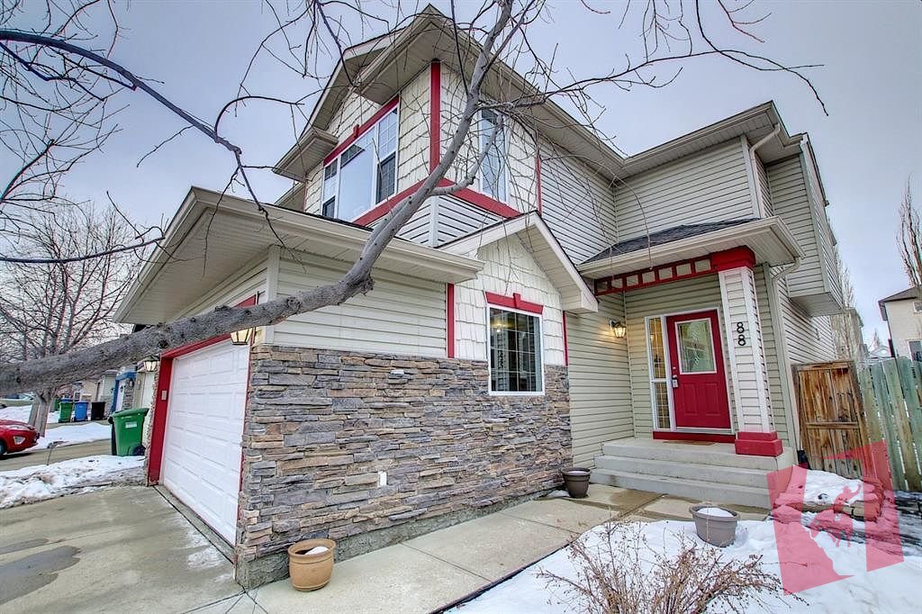 Beautiful 4 bed, 3.5 bath home is available in Evergreen!