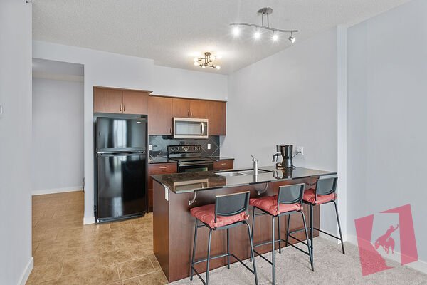1 Bed + Den | 750+ Sq.Ft. | A/C | Steps to Heritage C-Train photo 3