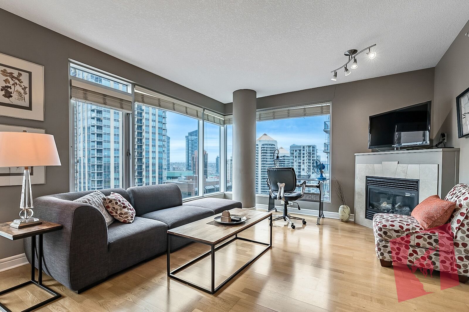 Downtown Calgary (Eau Claire)Furnished Suite Stylish Convenient & Comfortable
