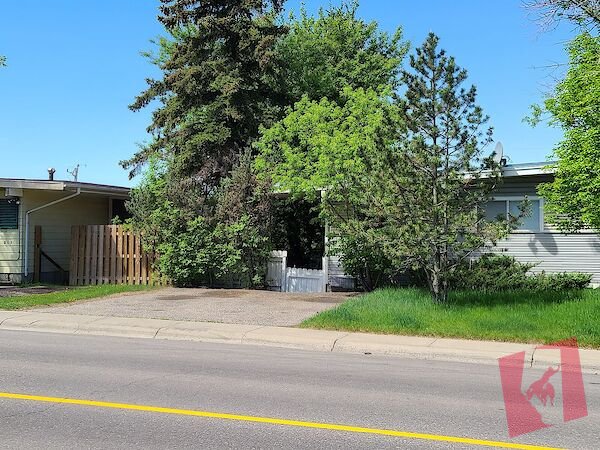 Beautiful Bright Spacious 2 BEDROOM - MAINFLOOR SUITE