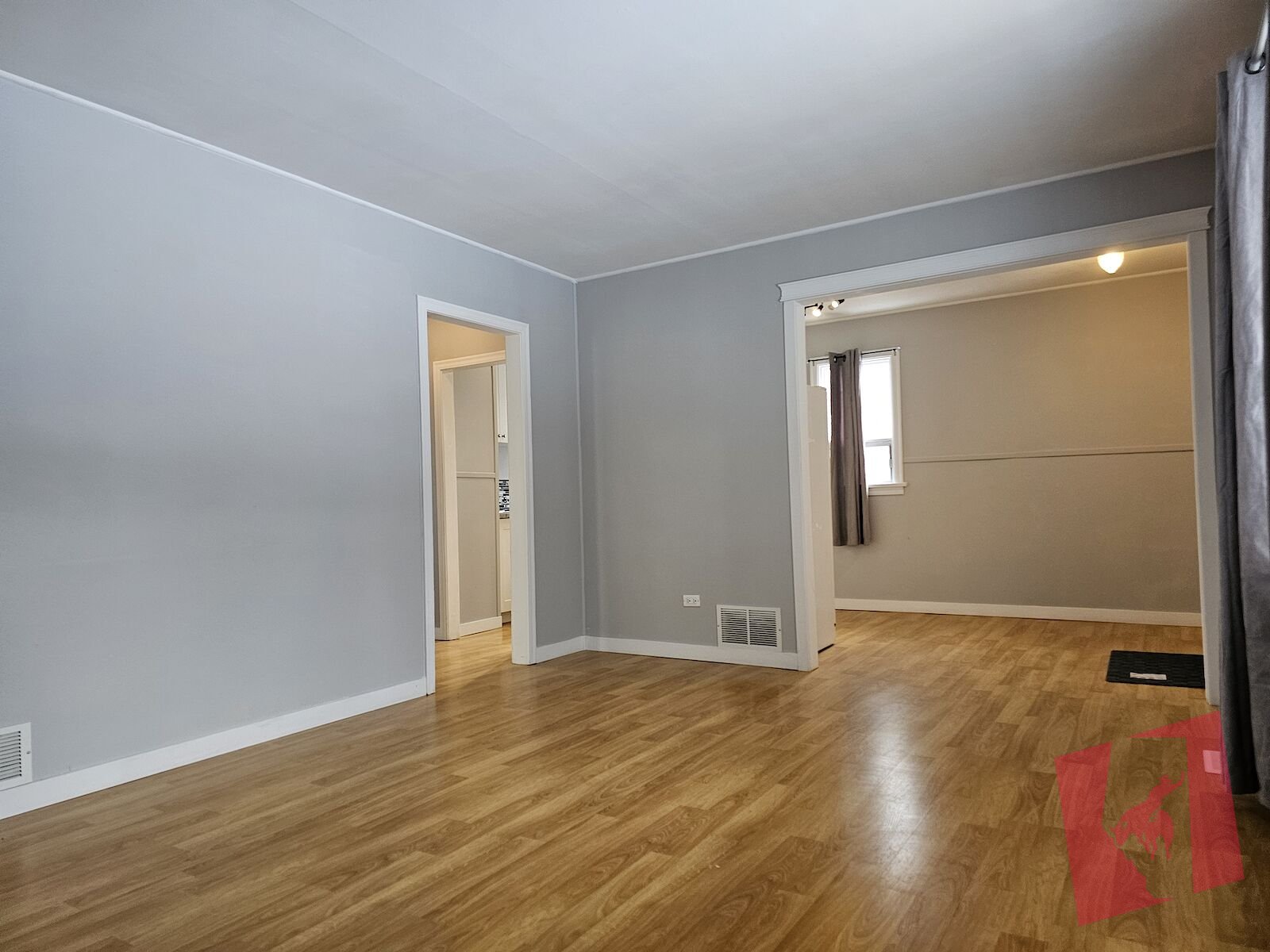 COZY RENFREW 3 BEDROOMS HOUSE + FINISHED BASEMENT WITH 2 ADDITIONAL ROOMS