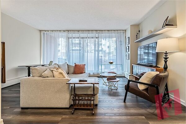 Prime Beltline / Trendy 17th Avenue Condo - Fully Furnished Call me home photo 2