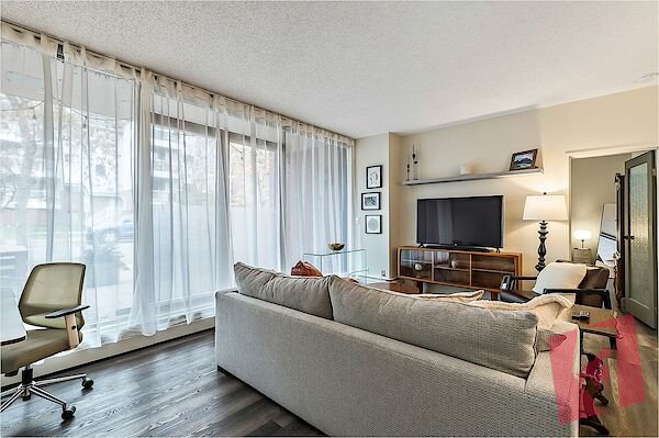 Prime Beltline / Trendy 17th Avenue Condo - Fully Furnished Call me home photo 3