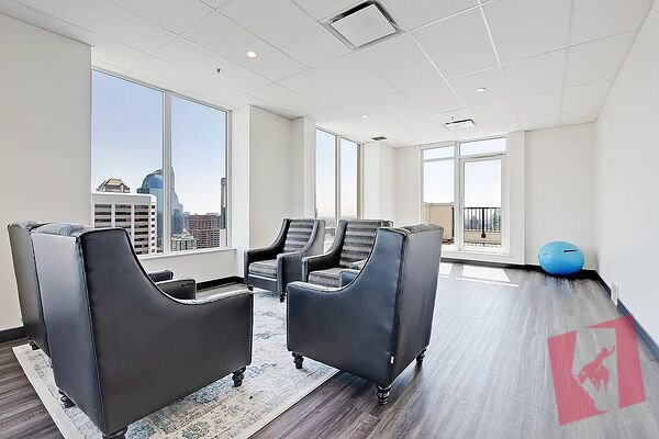 Prime Location Condo | Parking, Amenities, Grocery & Walk-In Clinic Nearby. photo 2