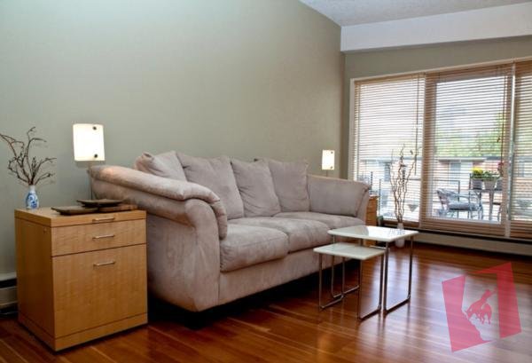 TOP FLOOR 2 BEDROOM MODERN CONDO in SUNNYSIDE! IDEAL LOCATION!