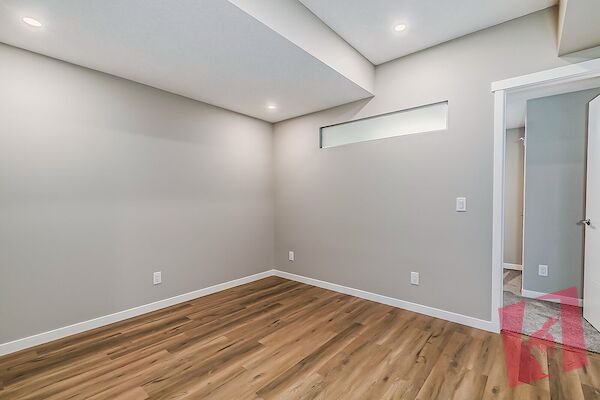 Amazing Basement Suite!! photo 2