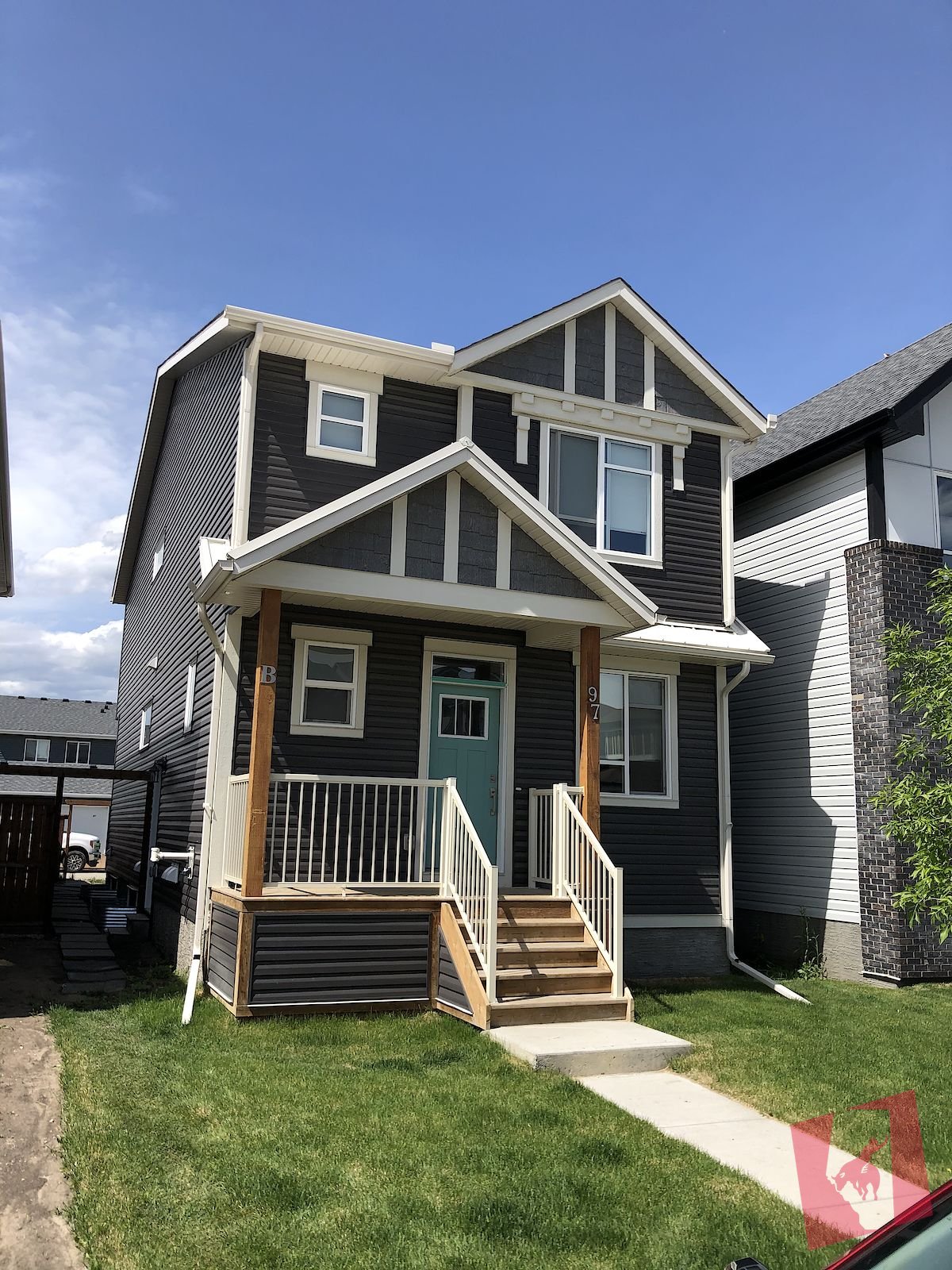 Beautiful 3 Bedroom HOME + DBL GARAGE+ OFFICE + BONUS ROOM - 1870 SQ FT !! photo 2