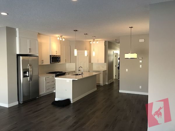 Beautiful 3 Bedroom HOME + DBL GARAGE+ OFFICE + BONUS ROOM - 1870 SQ FT !! photo 3