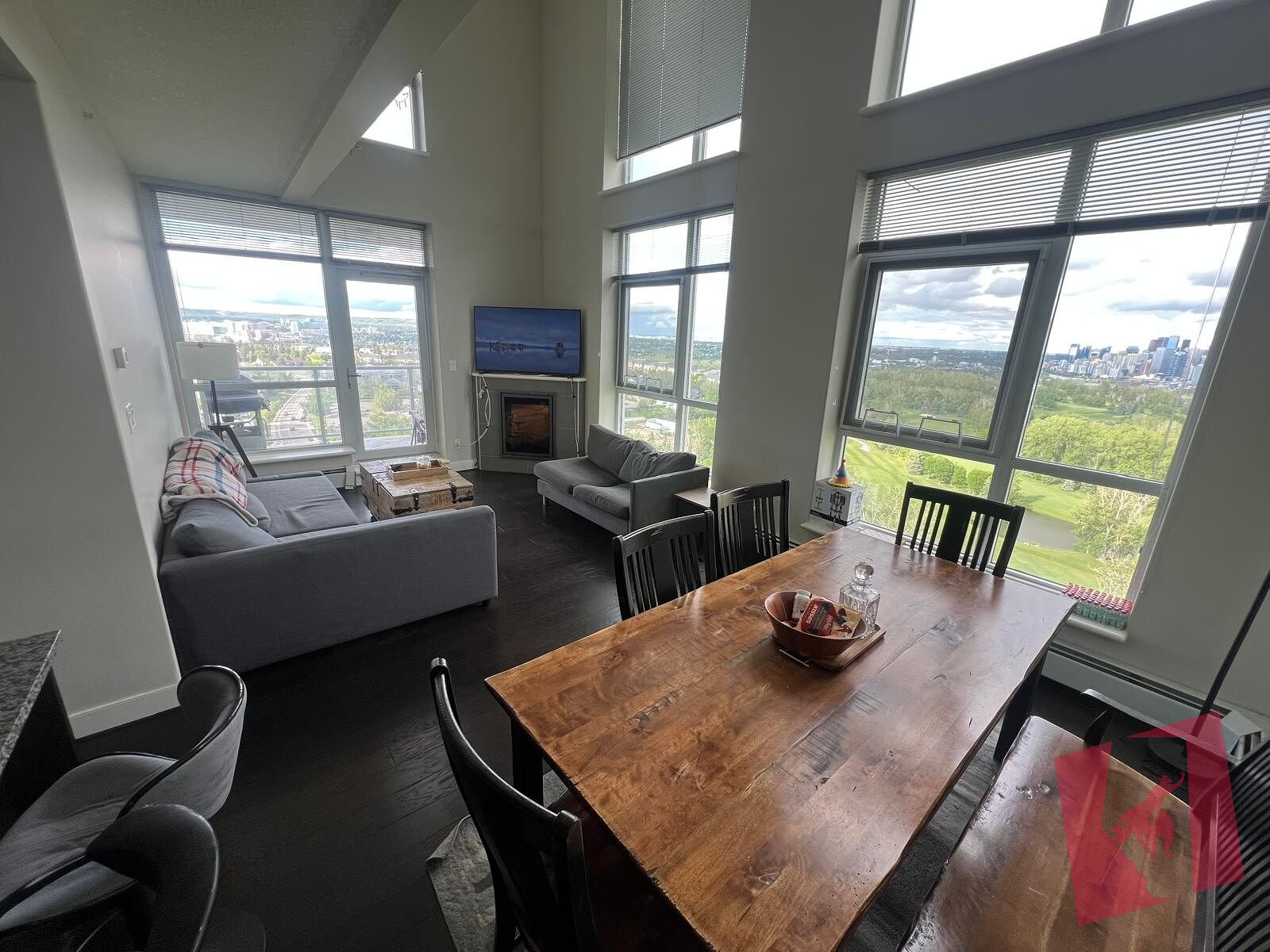 Room Available now - SW Calgary photo 2