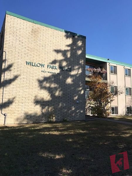 Willow Park - Park Like Setting, Huge yard, Quiet and Safe no photo 3