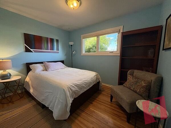 Student rm @ house near Heritage Dr & Macleod Tr. 5 min walk to Max Teal Express