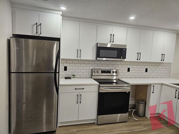 Cozy new fully upgraded basement, close to the pond with a very spacious bedroom photo 2