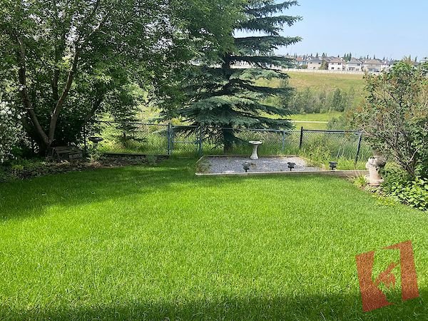 Just bring your clothes..Walkout Suite with Separate Entrance, Kitchen, Laundry