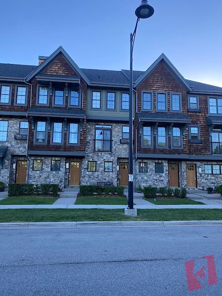 2 bedroom townhome, like brand new!
