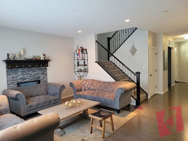 4-Bedroom Home in Auburn Bay with lake access ! photo 3