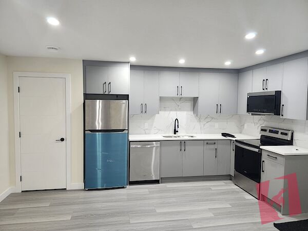 Legal 2 Bedroom Basement Suite - Bright & Separate Entrance