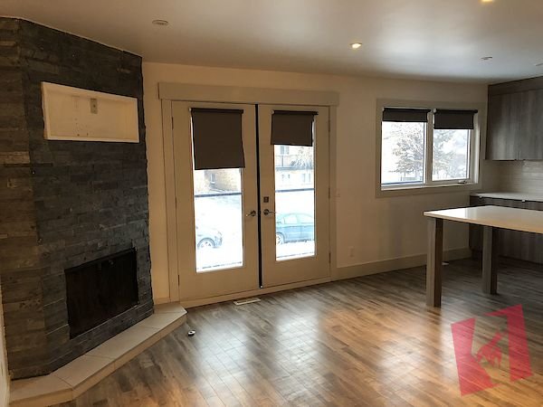One Bedroom Condo For Rent in Bank-view photo 2