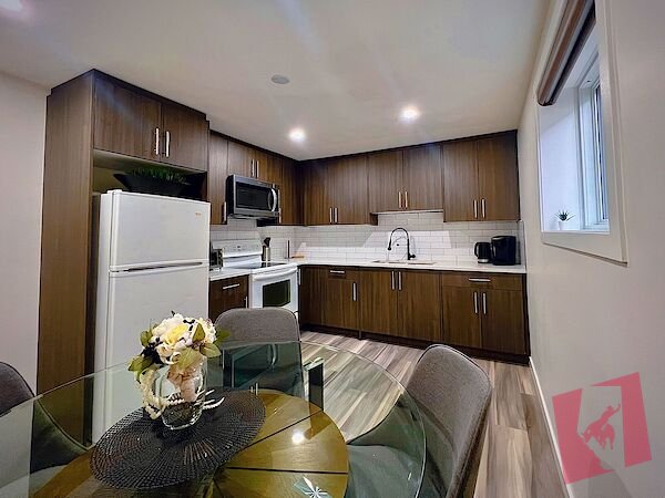 BANKVIEW - 2 BD 1 BA FURNISHED - PARKING INCLUDED photo 3