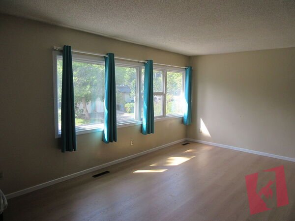 Braeside home for rent - 4 level split -1350 sq ft - SW Calgary photo 2