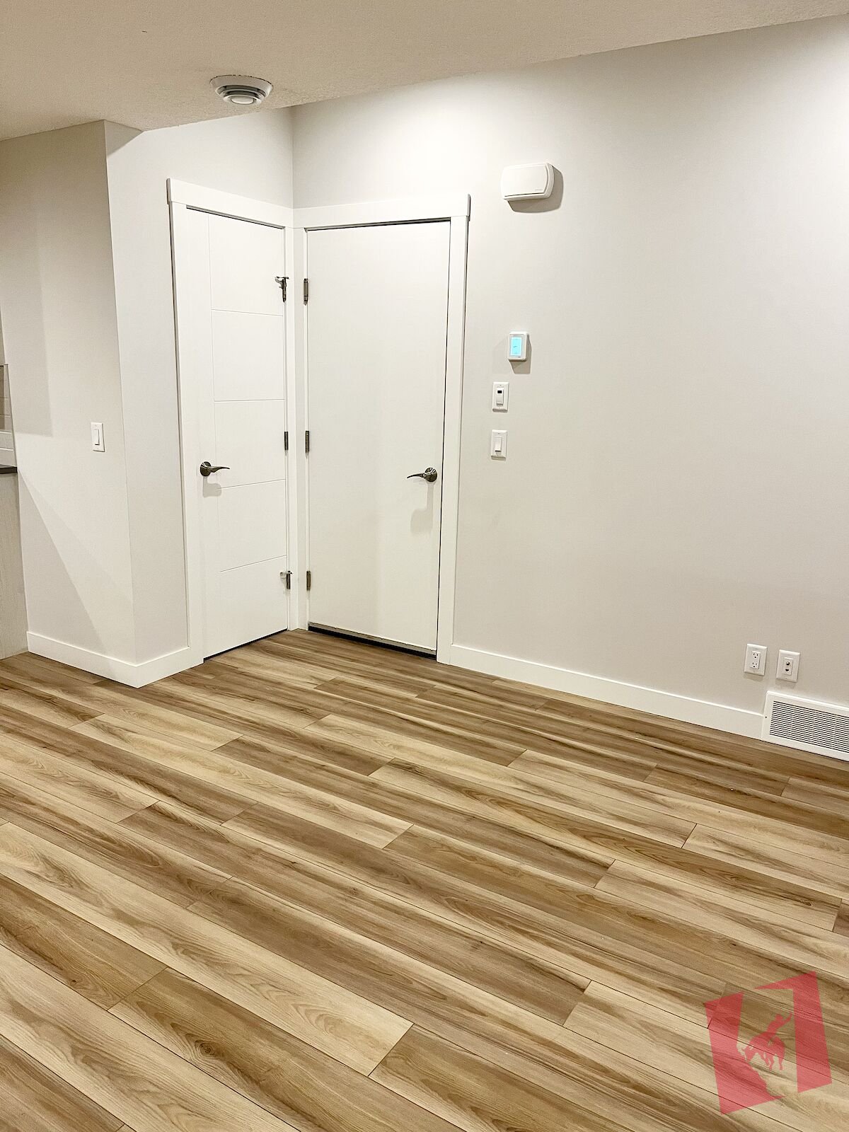 Luxury One Bedroom - Legal Suite photo 2