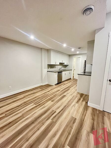 Luxury One Bedroom - Legal Suite photo 3