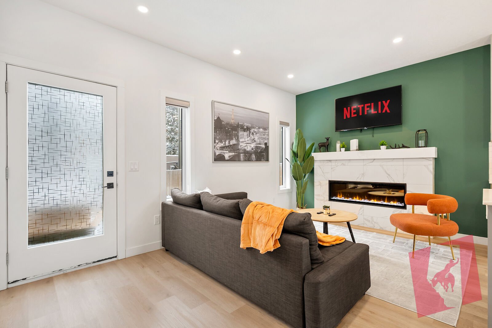BEST VALUE- 3bdr 2.5 baths RENOVATED & FURNISHED w/ AC- 5 mins to DT photo 2