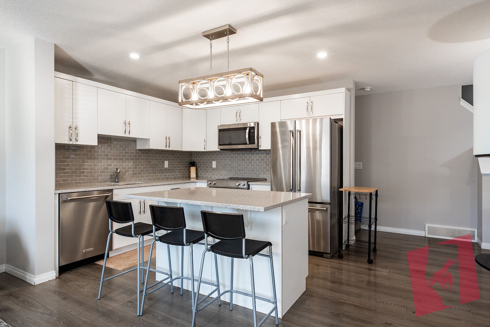 Urban Townhome - Double Attached Garage *Fantastic Location