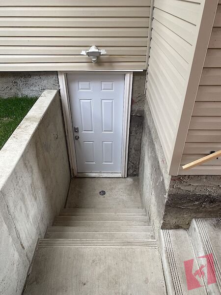 Beautiful Renovated Basement photo 2