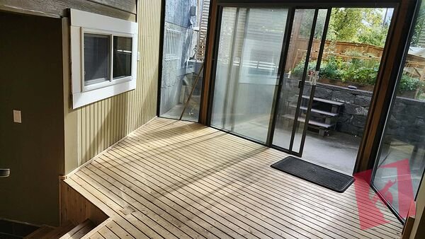 Bi-level lower studio, kitchenette, sunroom, washer & dryer, 3 pieces bathroom