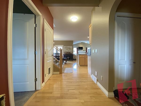 4-Bedroom Family Home with a Large Great Amazing Back Yard! photo 3