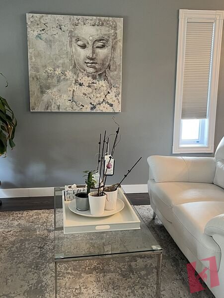 Large Gorgeous 3 Bed & 2.5 Bath with 2 private decks