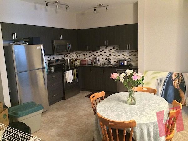 2 BEDROOM APARTMENT FOR RENT - INCLUDES HEAT/WATER/CONDO FEES, UNDERGROUND PARK.