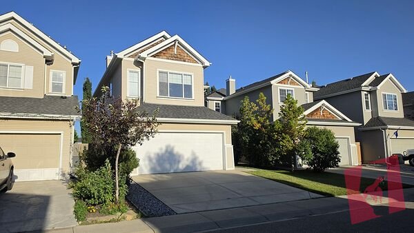 Single Family House in Cougar Ridge Area