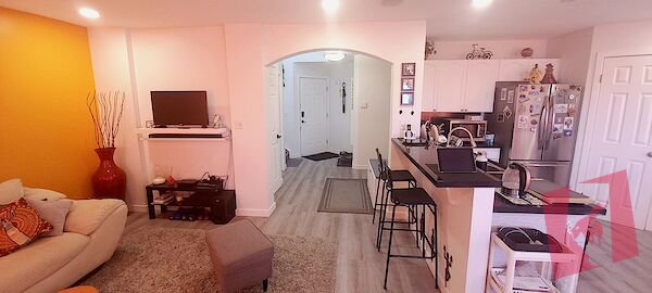 Fully renovated Bright 3 Bed 2.5 Bath Home photo 3