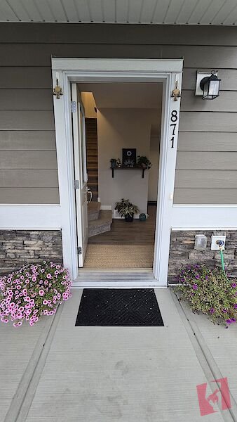 REDUCED!!!: NEW Townhouse in CRANSTON