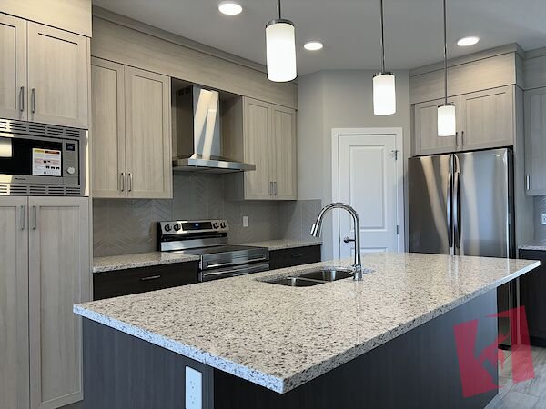 3-Bedroom, 2.5-Bathroom Duplex + Bonus Room & Office photo 2