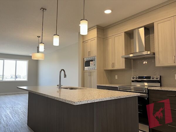 3-Bedroom, 2.5-Bathroom Duplex + Bonus Room & Office photo 3