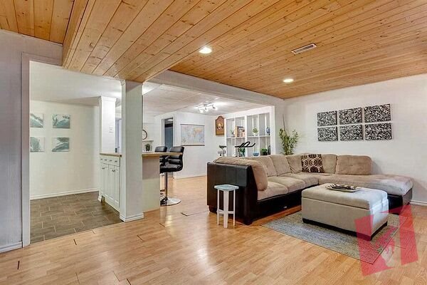 Two Bedroom Basement Suite, Private Entrance, Full Kitchen, In-suite Laundry