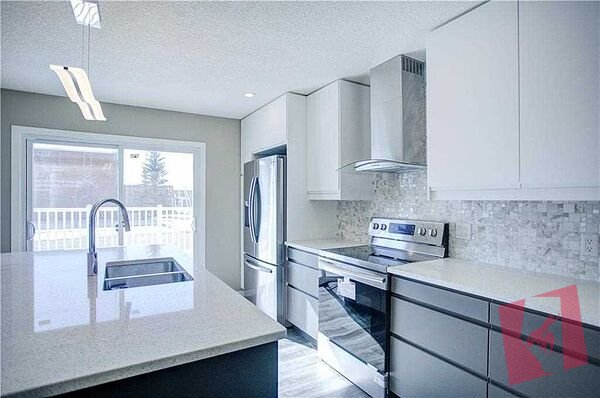 BRIGHT, SUNNY, RENOVATED 3 BEDROOM 1 BATH MAINFLOOR SUITE