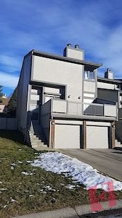Three bedrooms townhouse in Edgemont with double car garage