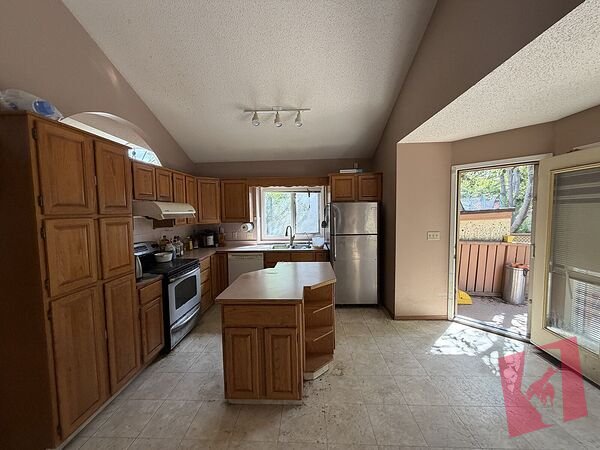 Desirable Edgemont 2012 sqft single house photo 3